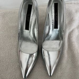 New high heeled pumps